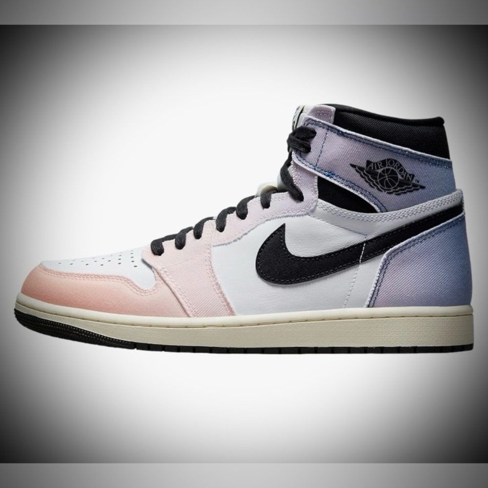 Air Jordan 1 Retro High OG Skyline
DX0054-805 Vivid Orange Black Lilac Blue
Sail